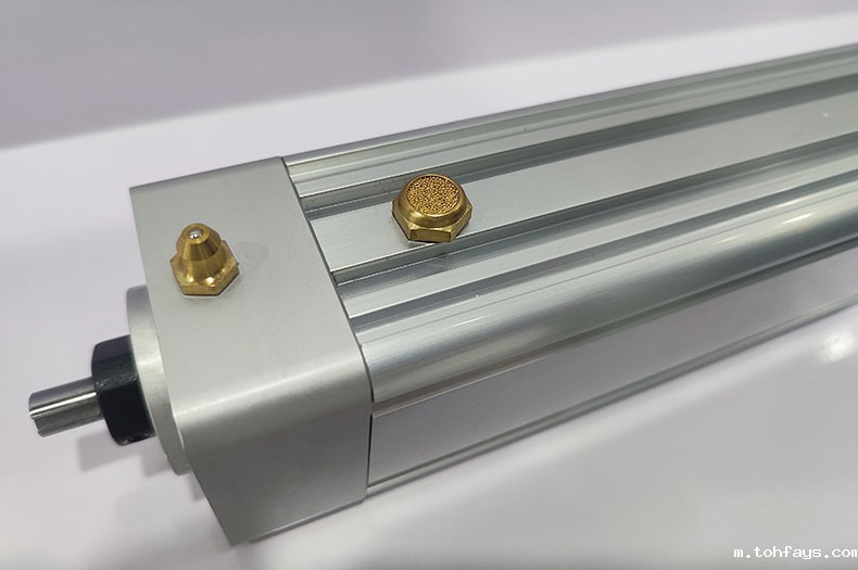 电缸泄气孔和注油孔一样吗？